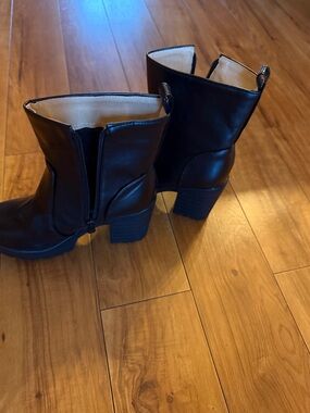 Sleek Black Women’s Chunky Heel Ankle Booties